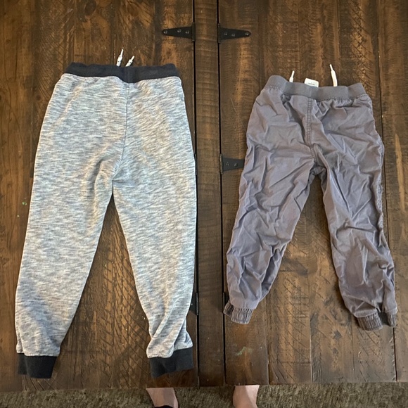 Two Pack of 4T sweats and pants!! - Picture 2 of 4